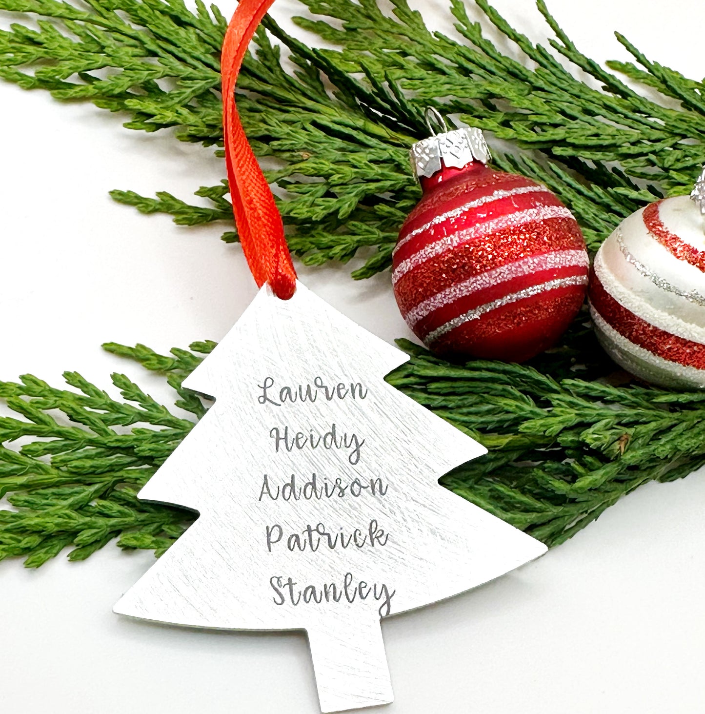 FREE CHRISTMAS TREE ORNAMENT