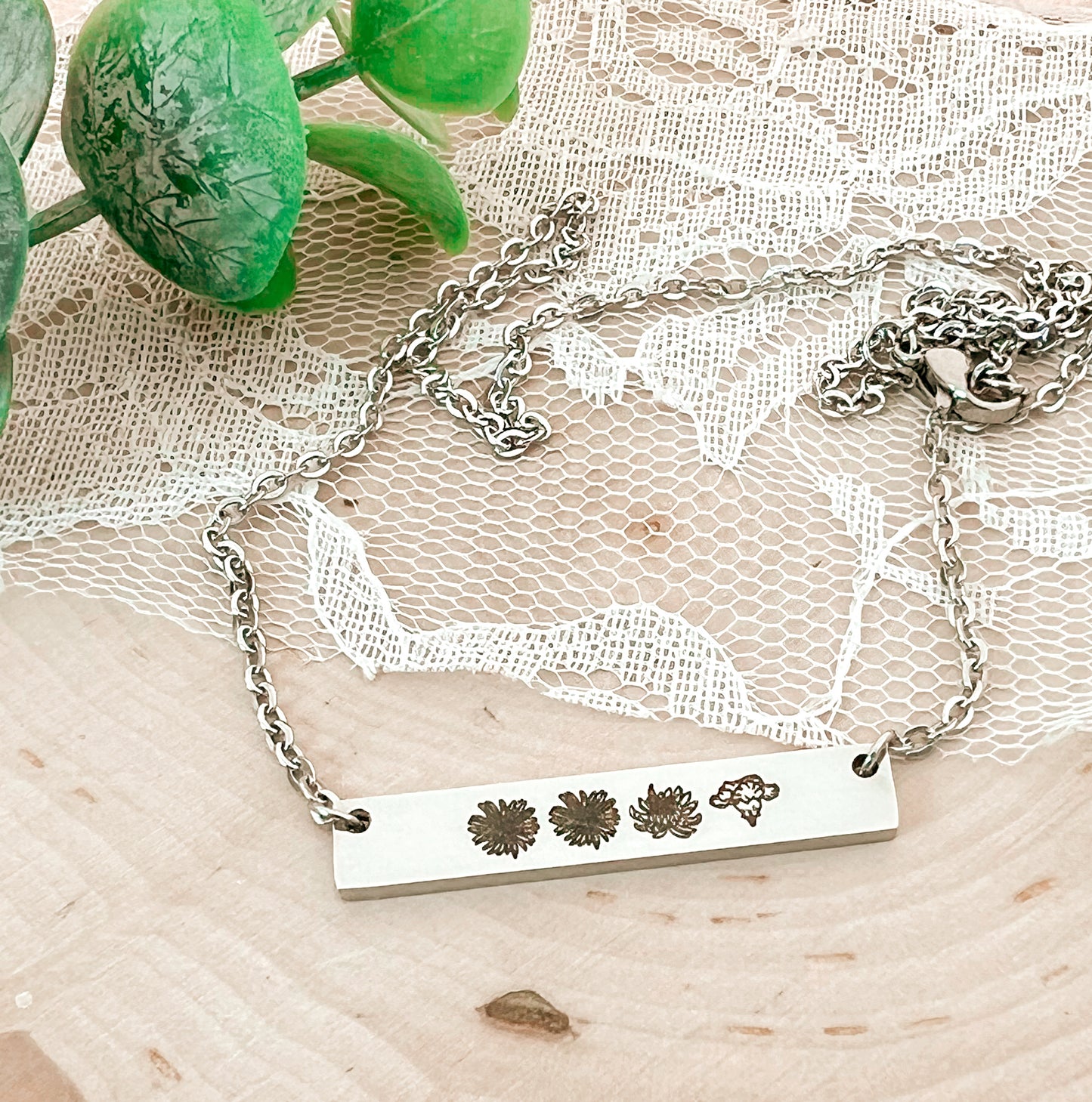 THICK BAR BIRTH FLOWER NECKLACE