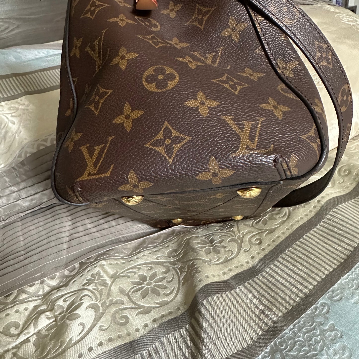 Louis Vuitton Montaigne MM with shoulder strap