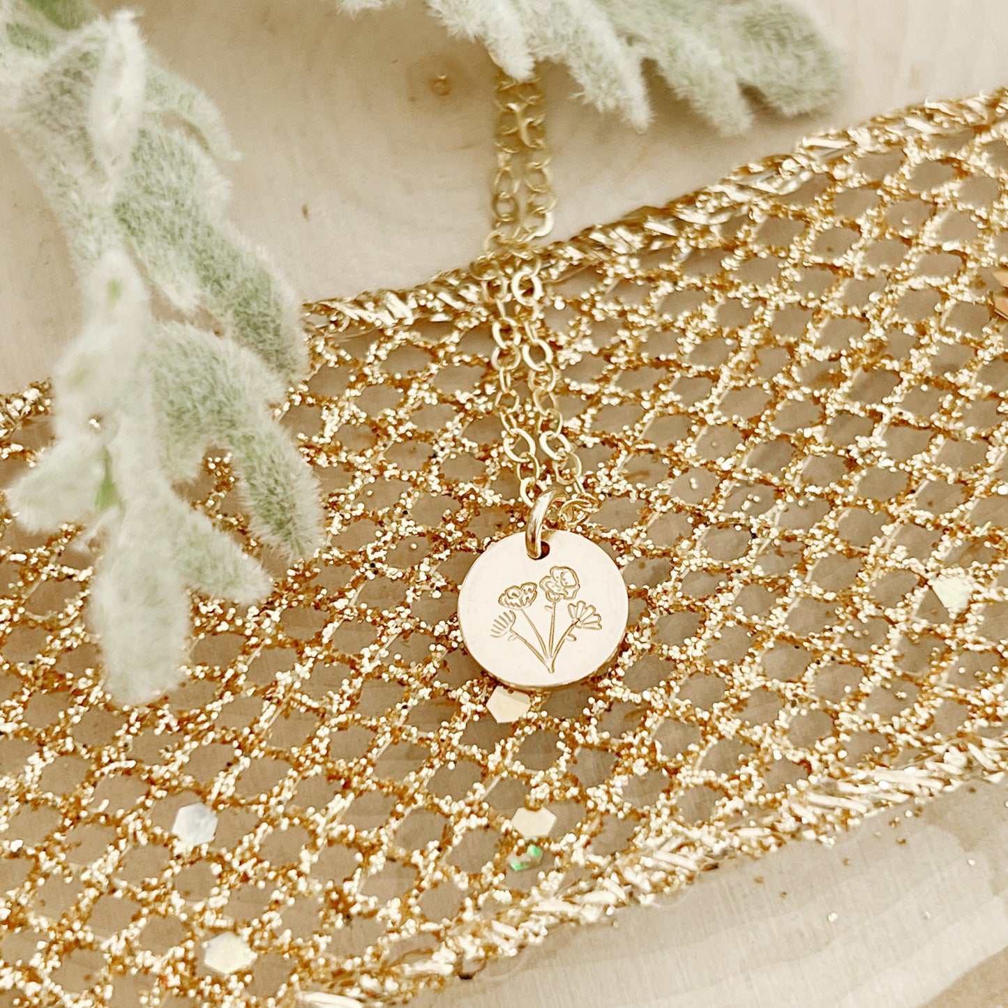 TINY BIRTH FLOWER MINIMALIST NECKLACE