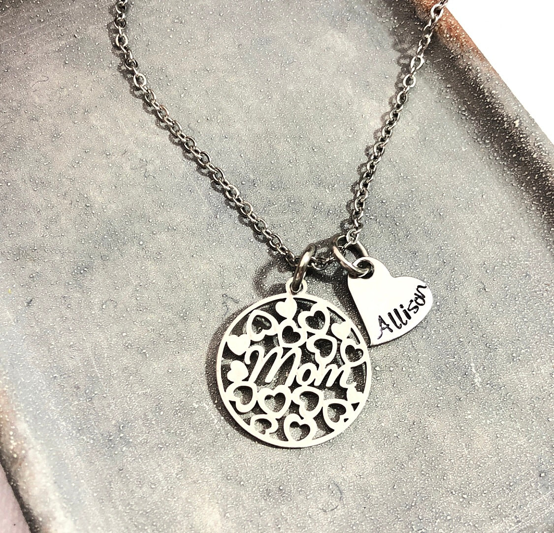 MOM DISK NECKLACE