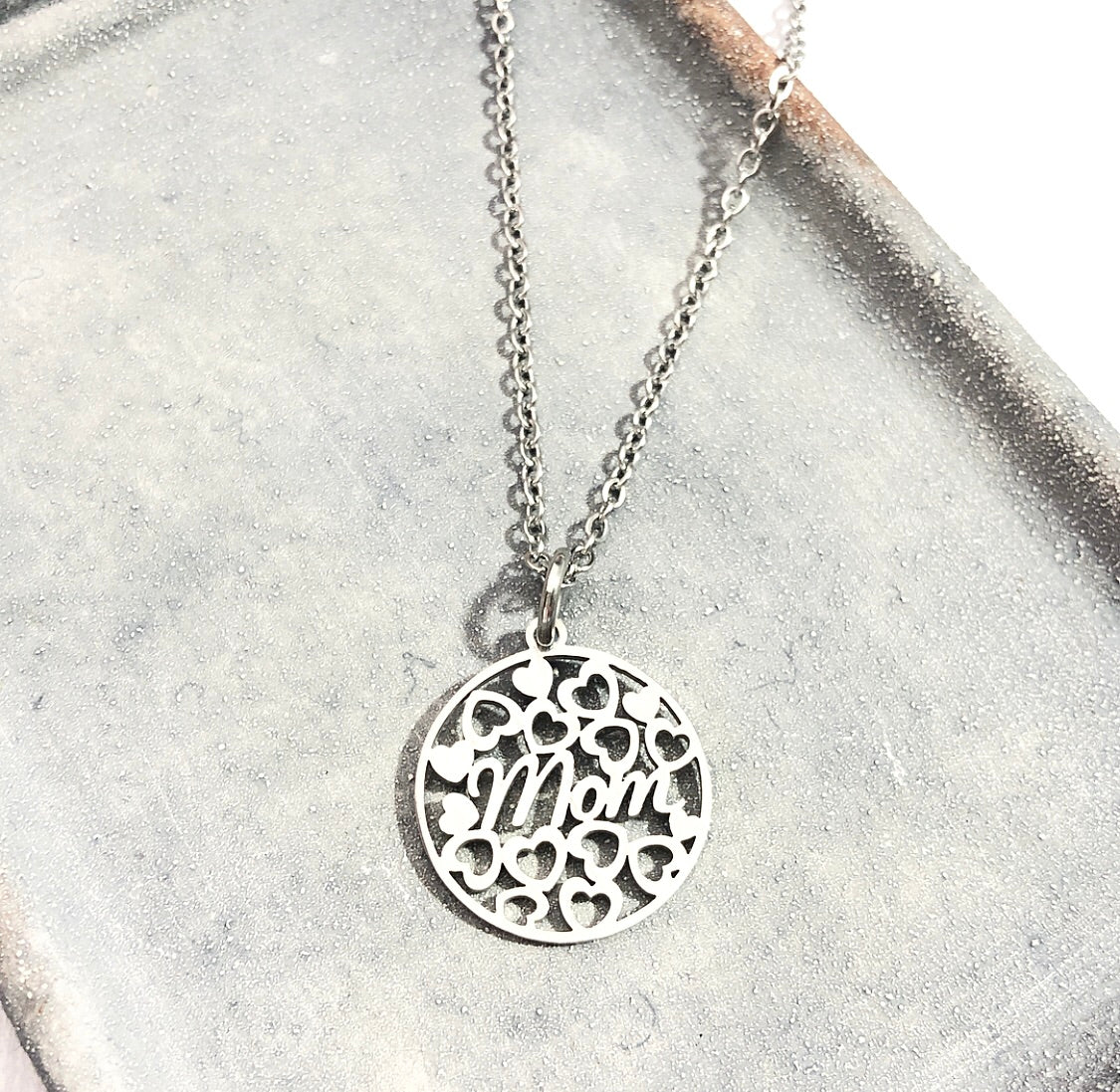 MOM DISK NECKLACE