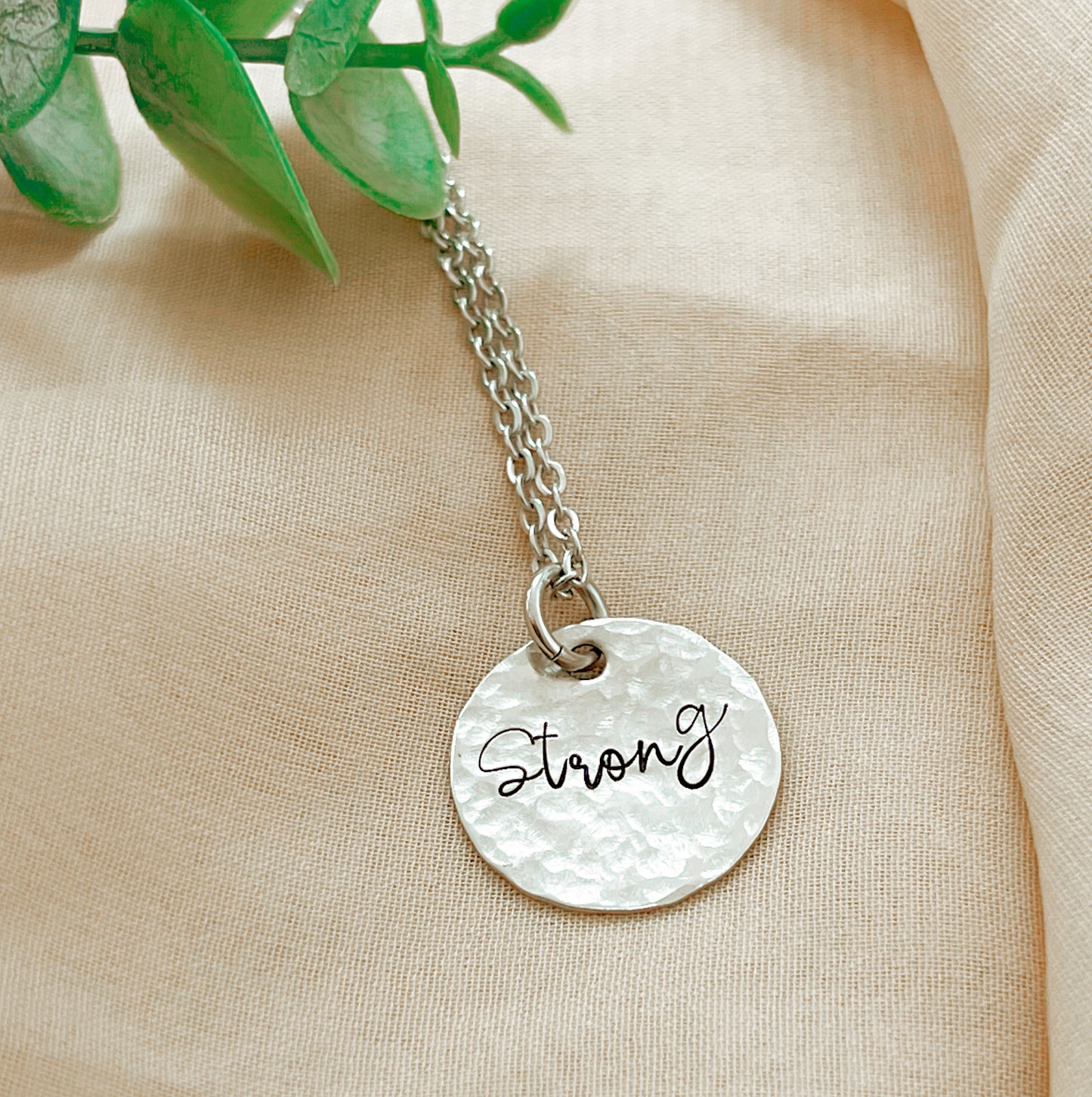 STRONG DISK NECKLACE