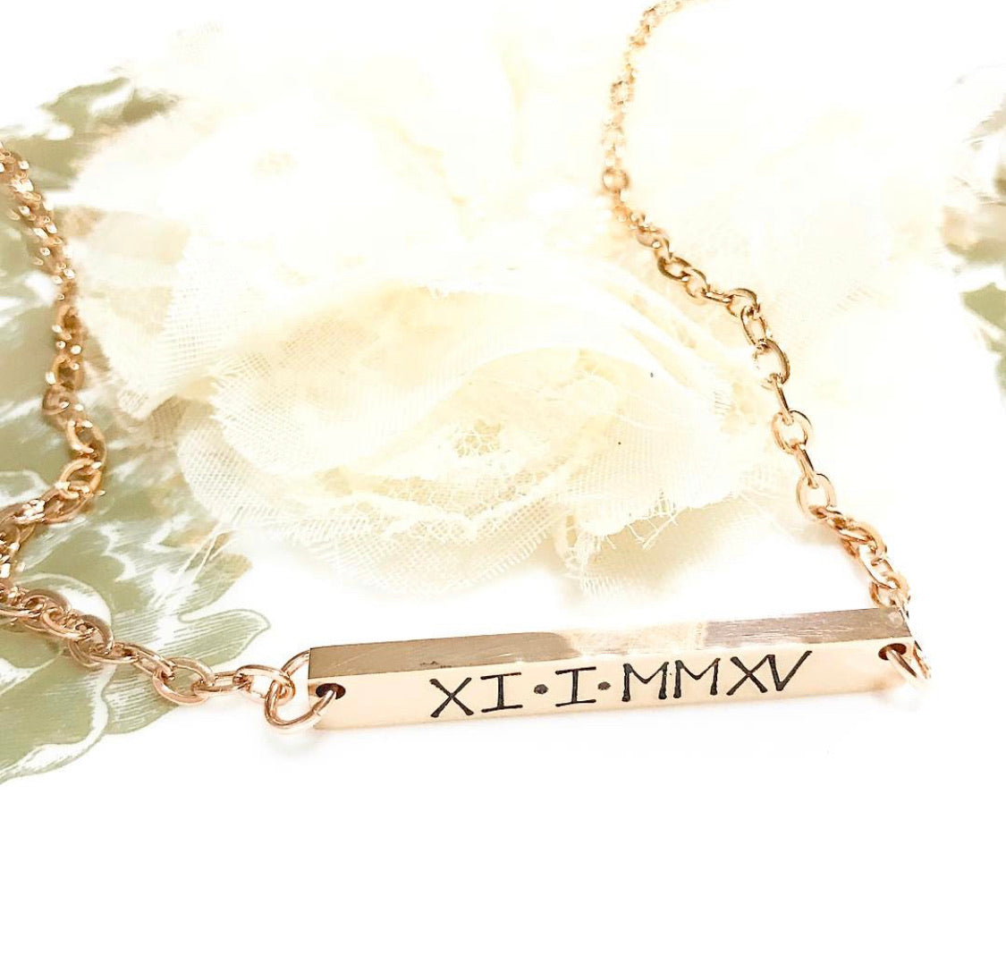 THICK BAR IN ROSE GOLD NECKLACE