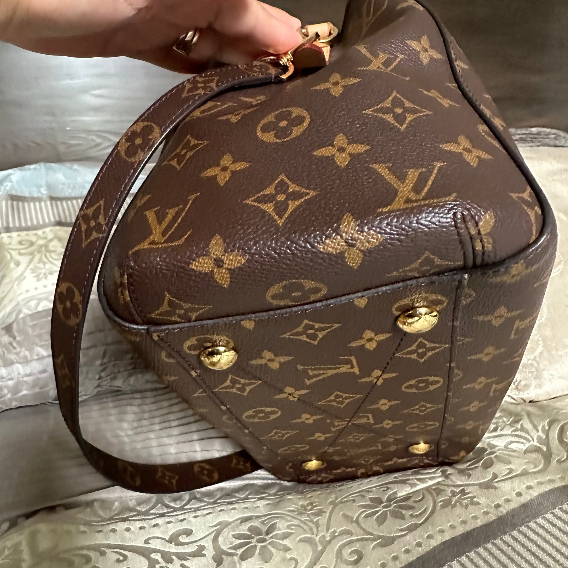 Louis Vuitton Montaigne MM with shoulder strap – Made with Love by Angie