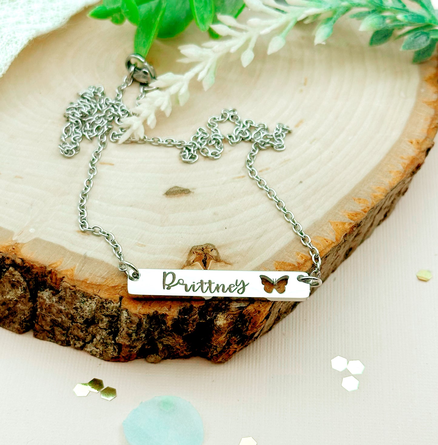 BUTTERFLY THICK BAR NECKLACE