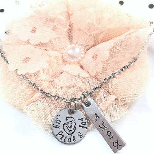 MOMS LOVE NECKLACE