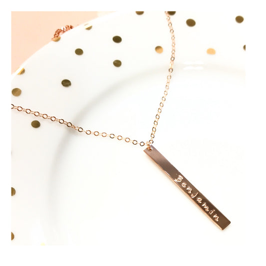 GRACEFUL VERTICAL BAR NECKLACE