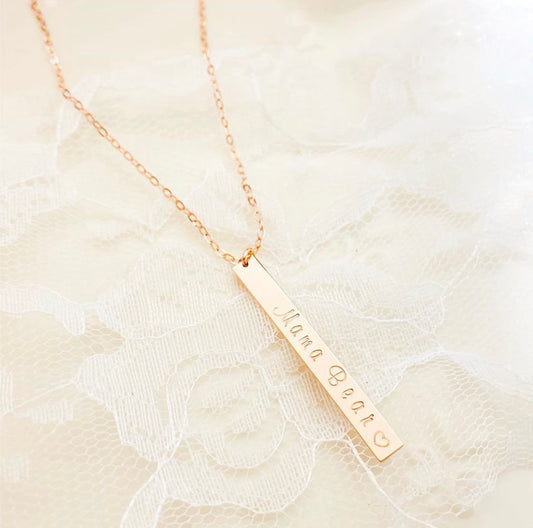 GRACEFUL VERTICAL BAR NECKLACE